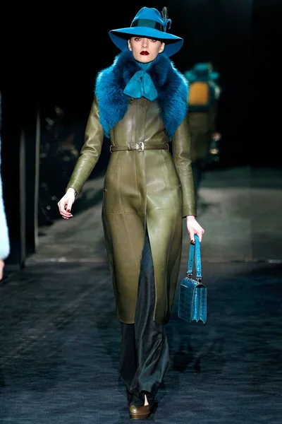 Look 11